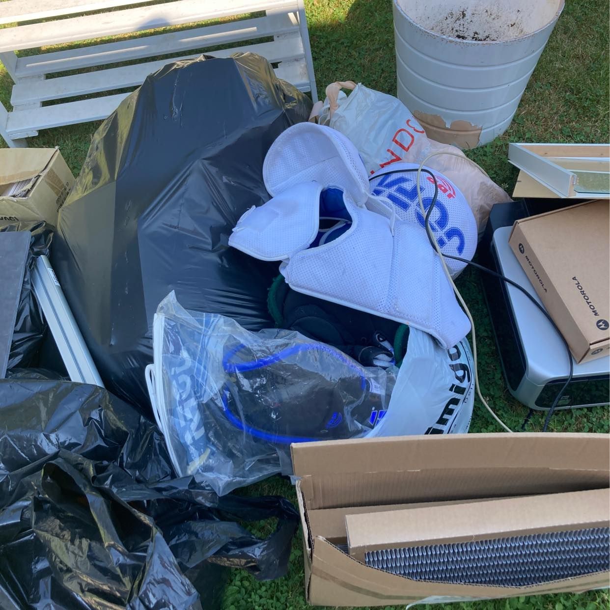 image of Skräp efter rensad vind - Järfälla