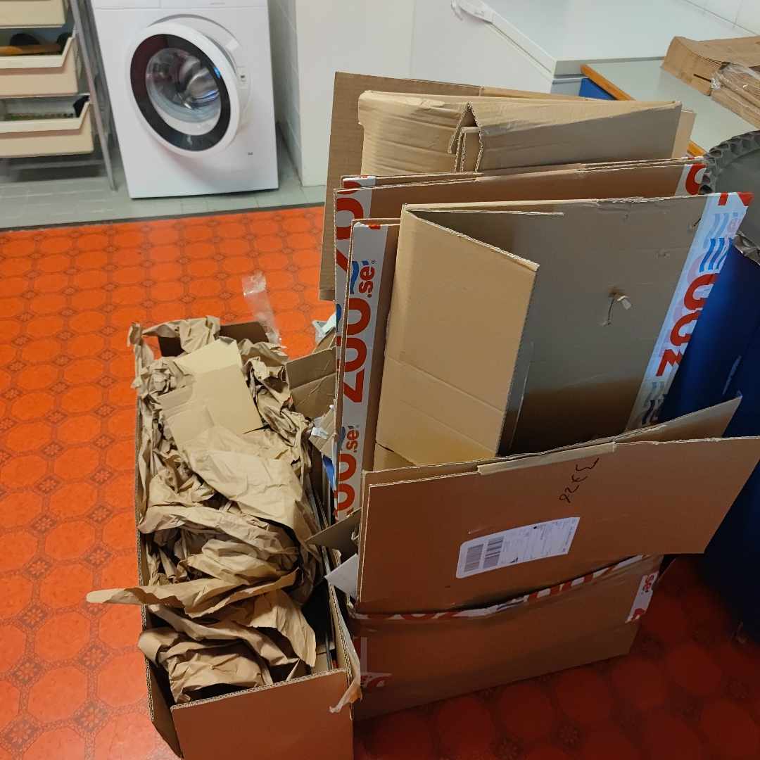 image of Cardboards disposal - Hässelby