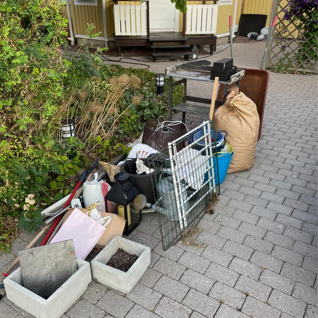 image of Hämta återvinning och åte - Täby