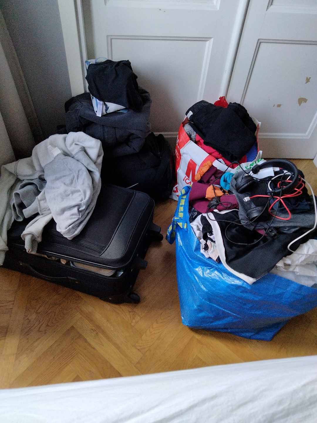 image of 4 väskor ska flyttas - 