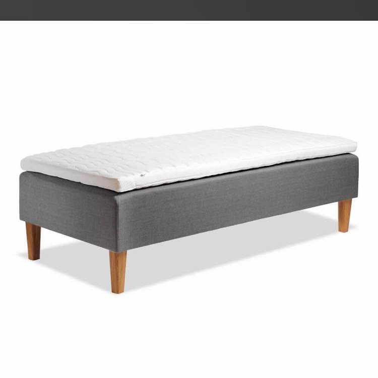 image of Säng och 5 kartonger - 