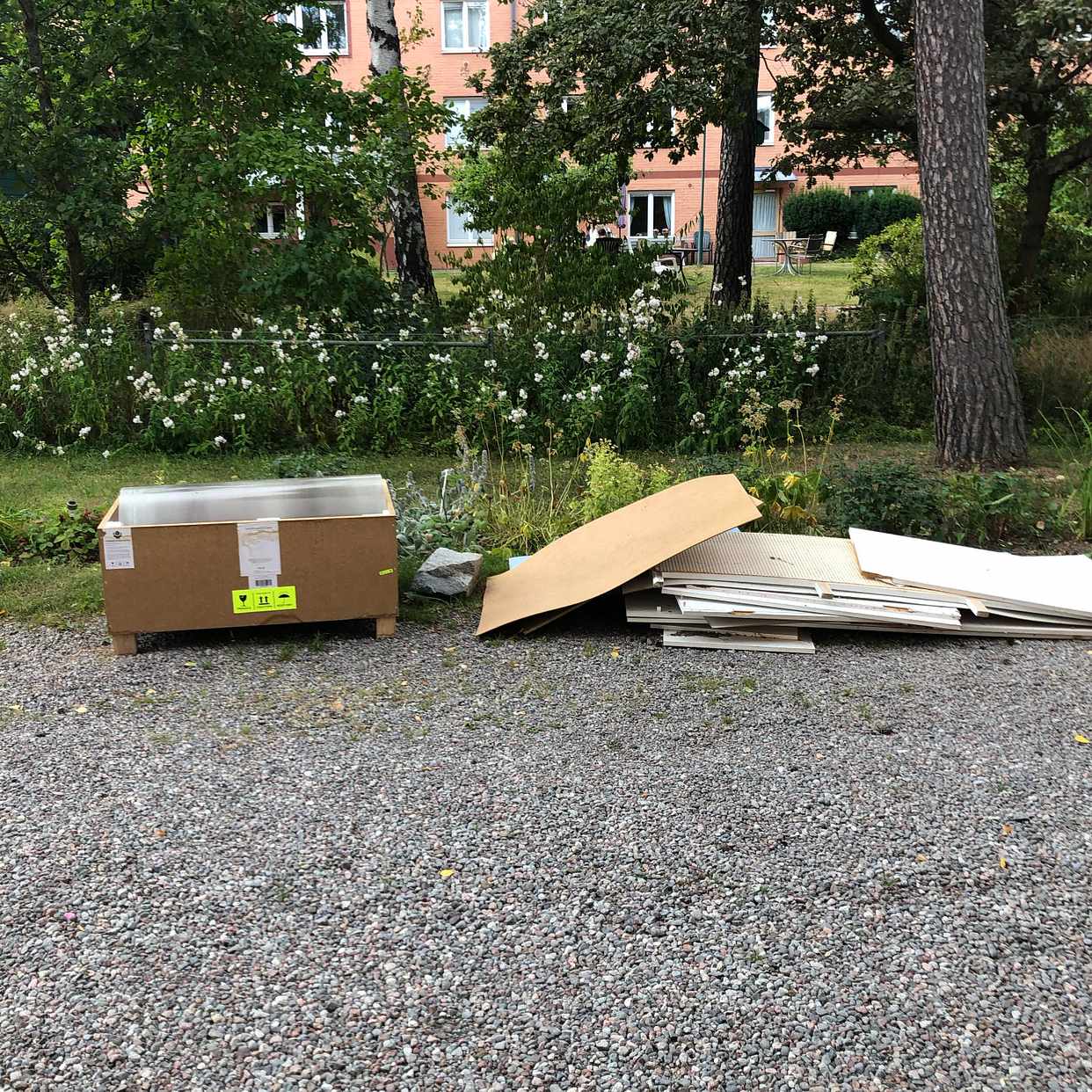 image of Trä,plast,damm - Bromma