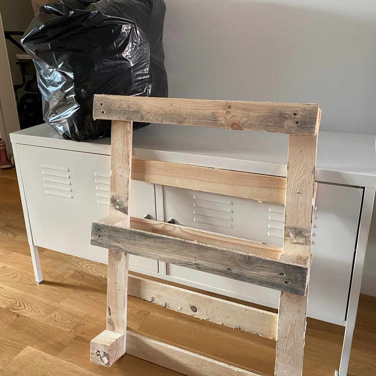 image of Cardboard Box & Stand - Bromma
