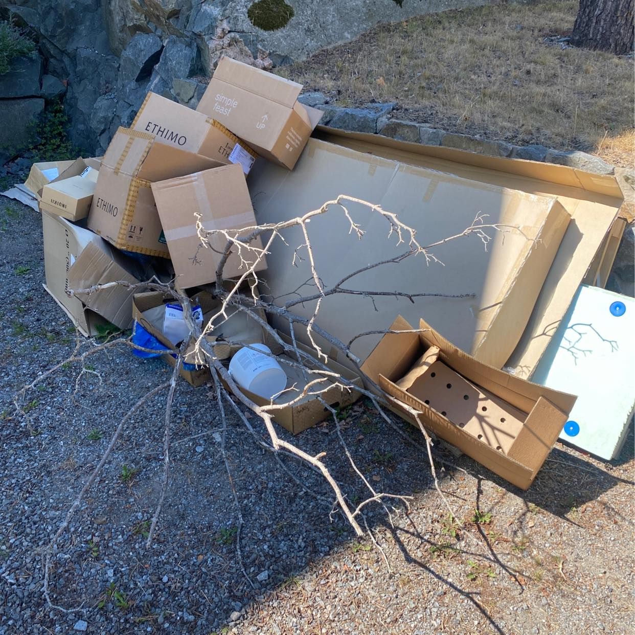 image of Kartonger/trä till tipp - Nacka