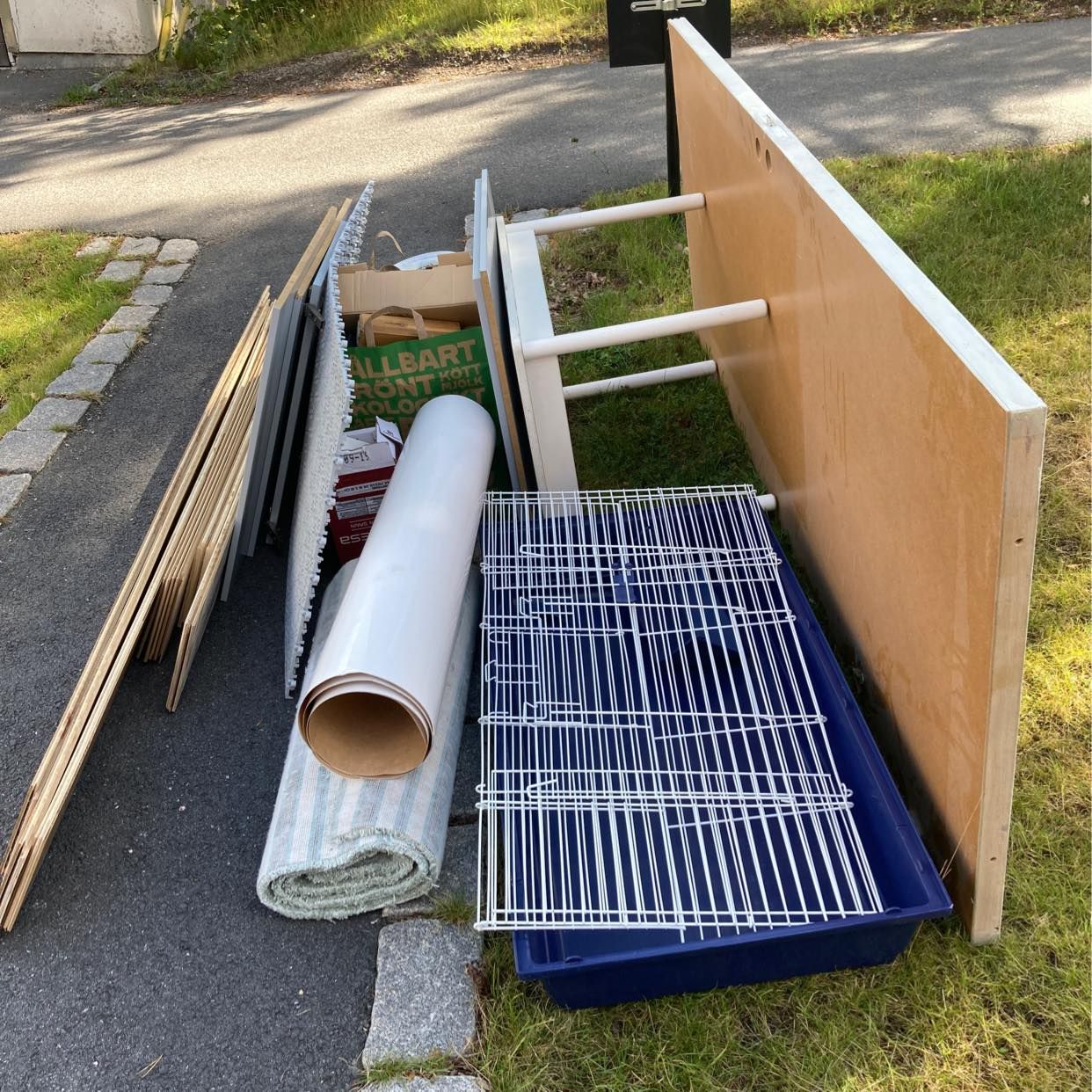 image of Skräp som ska till tippen - Farsta