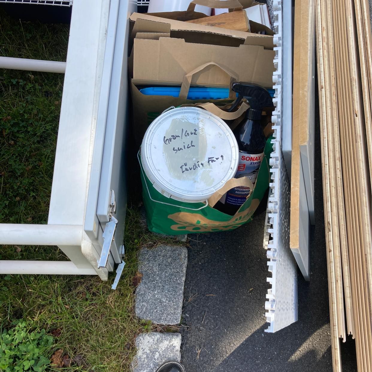 image of Skräp som ska till tippen - Farsta
