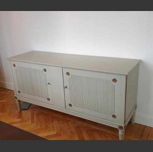 image of Antikt skåp - 
