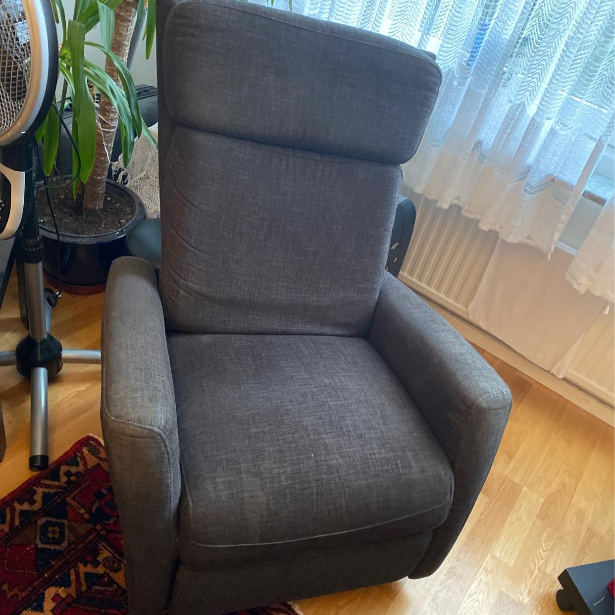 image of Gamal möbler till återv. - Spånga