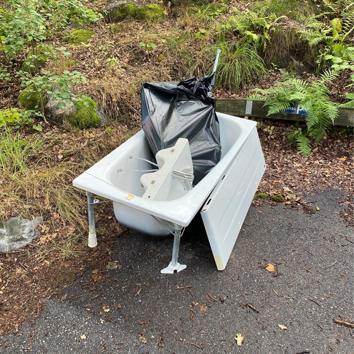 image of Badkar, handfat, sopsäck - Nacka