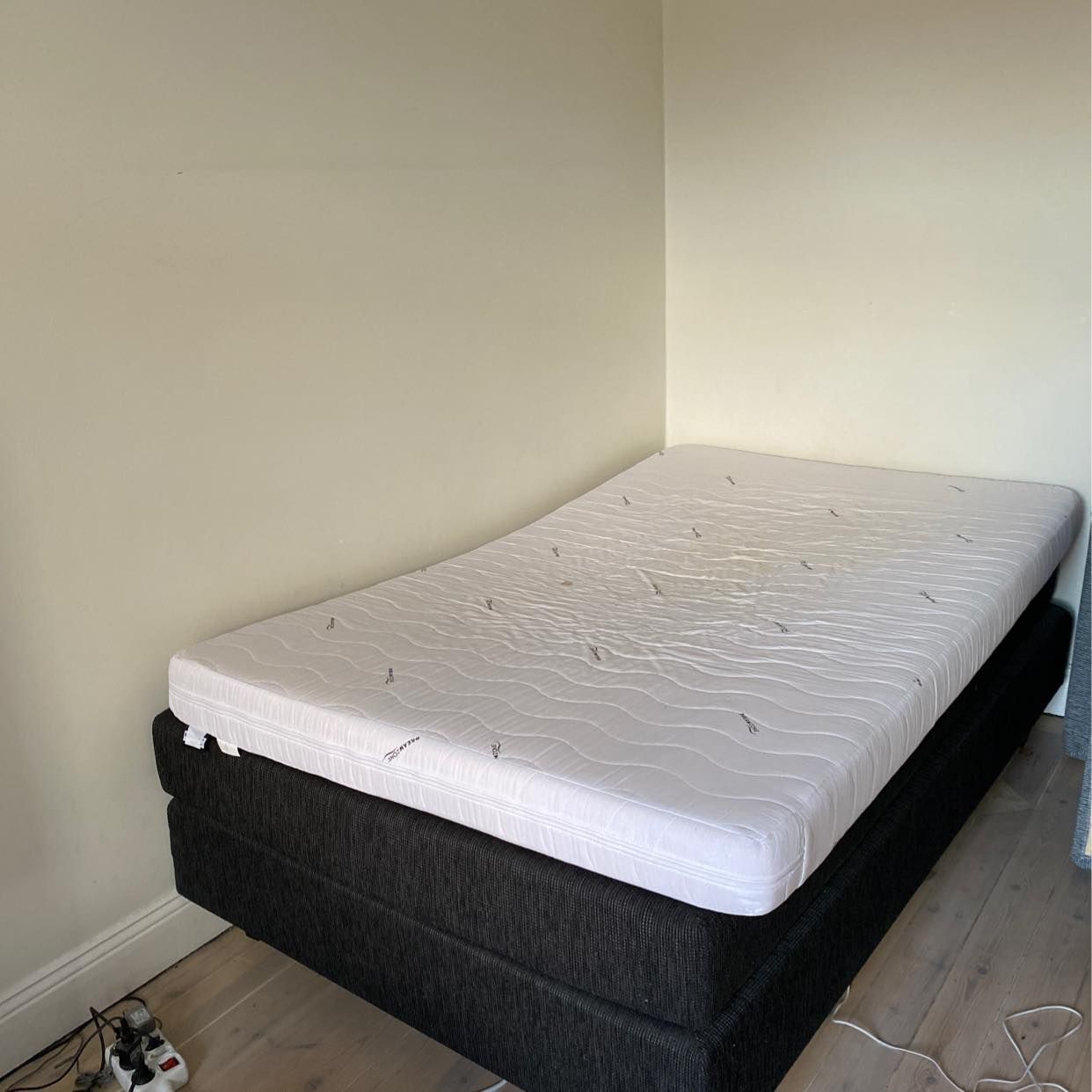 image of 120 cm Säng och madrass - Stockholm