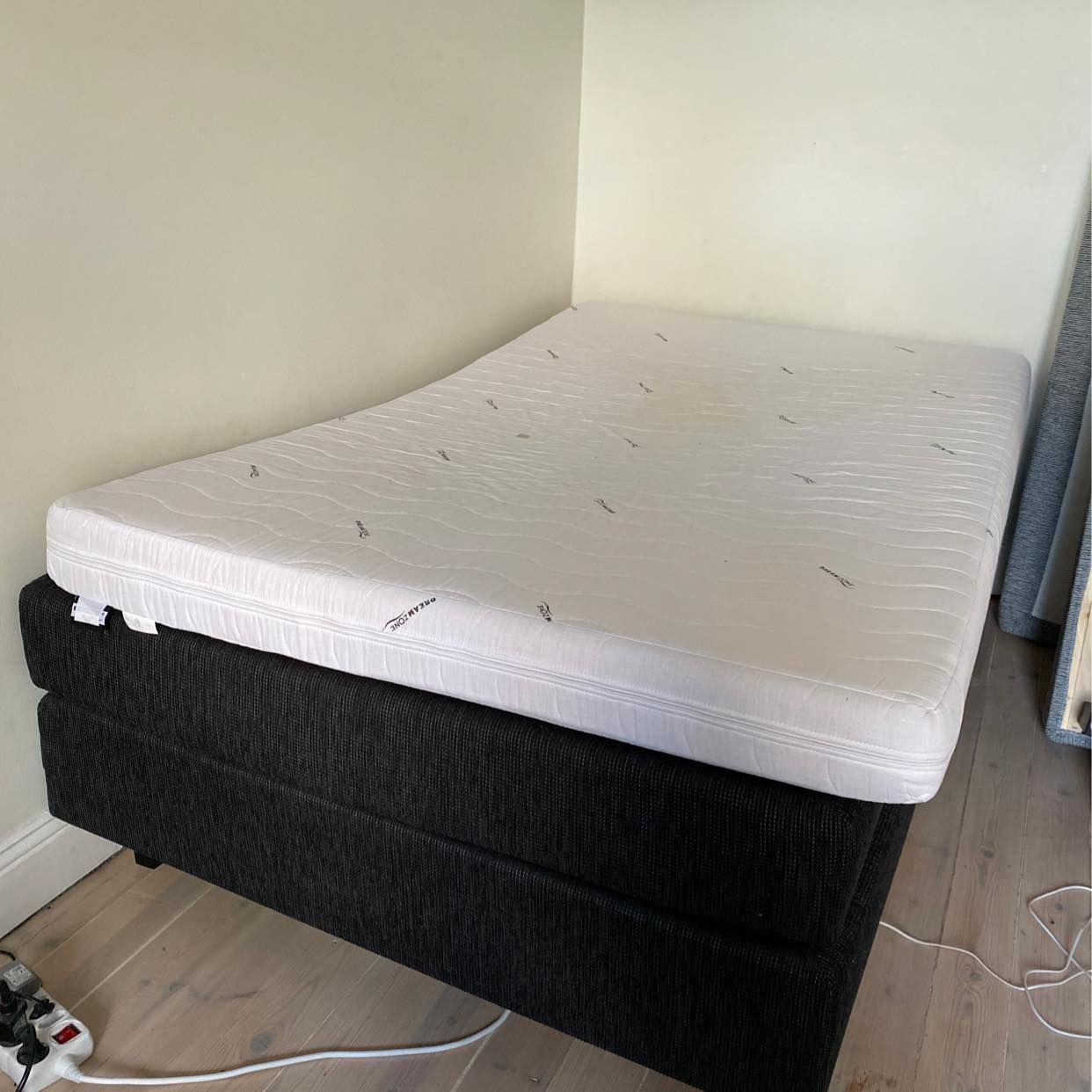 image of 120 cm Säng och madrass - Stockholm