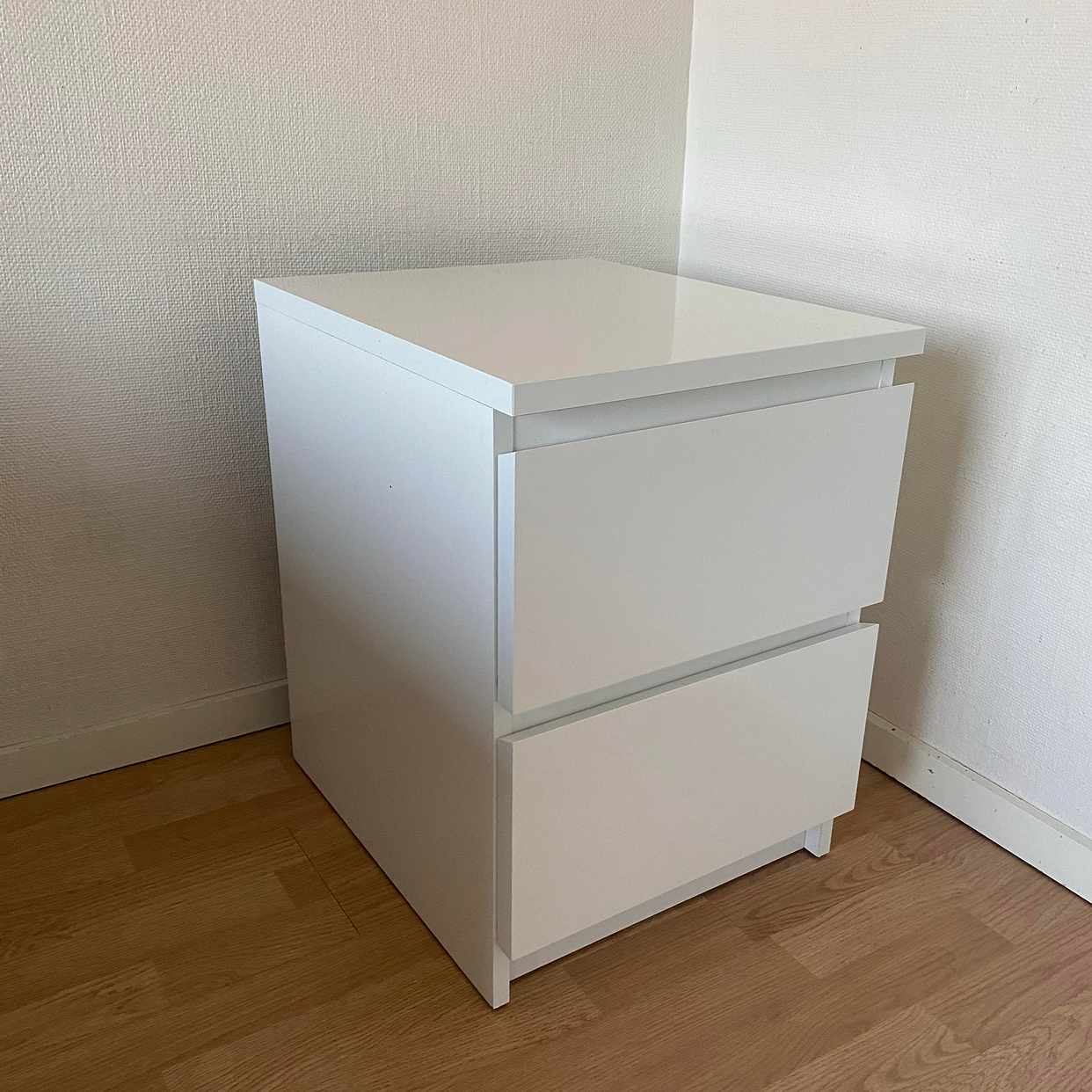 image of Ikea malm nattduksbord - Stockholm