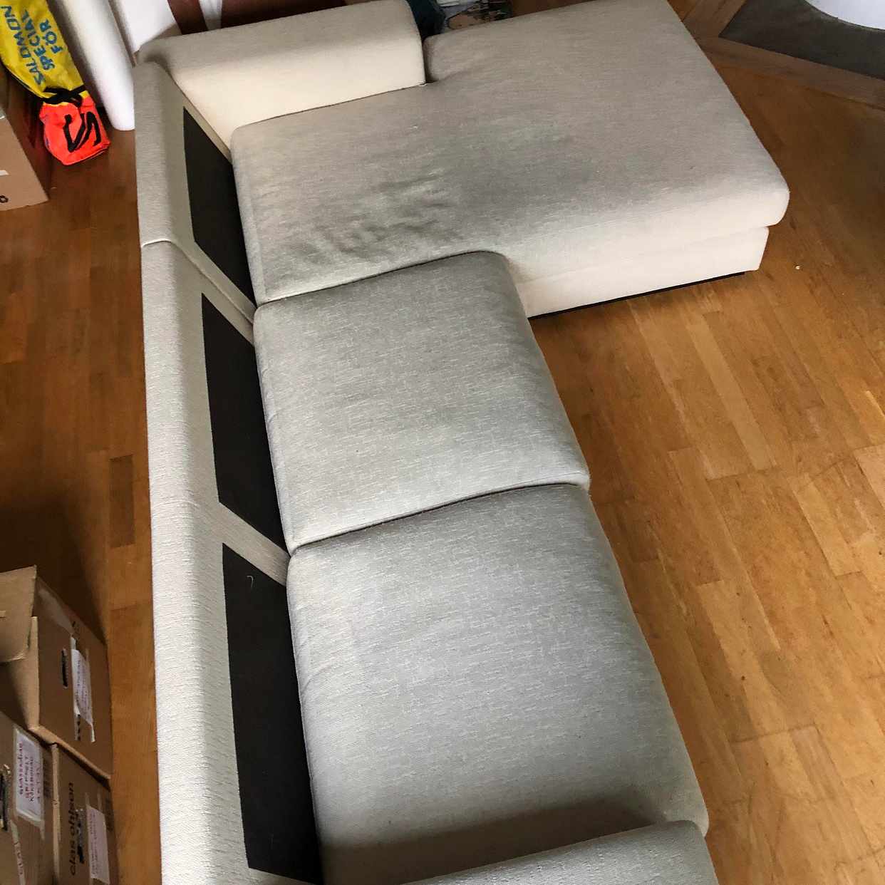 image of Kasta soffa, säng, skräp - Stockholm