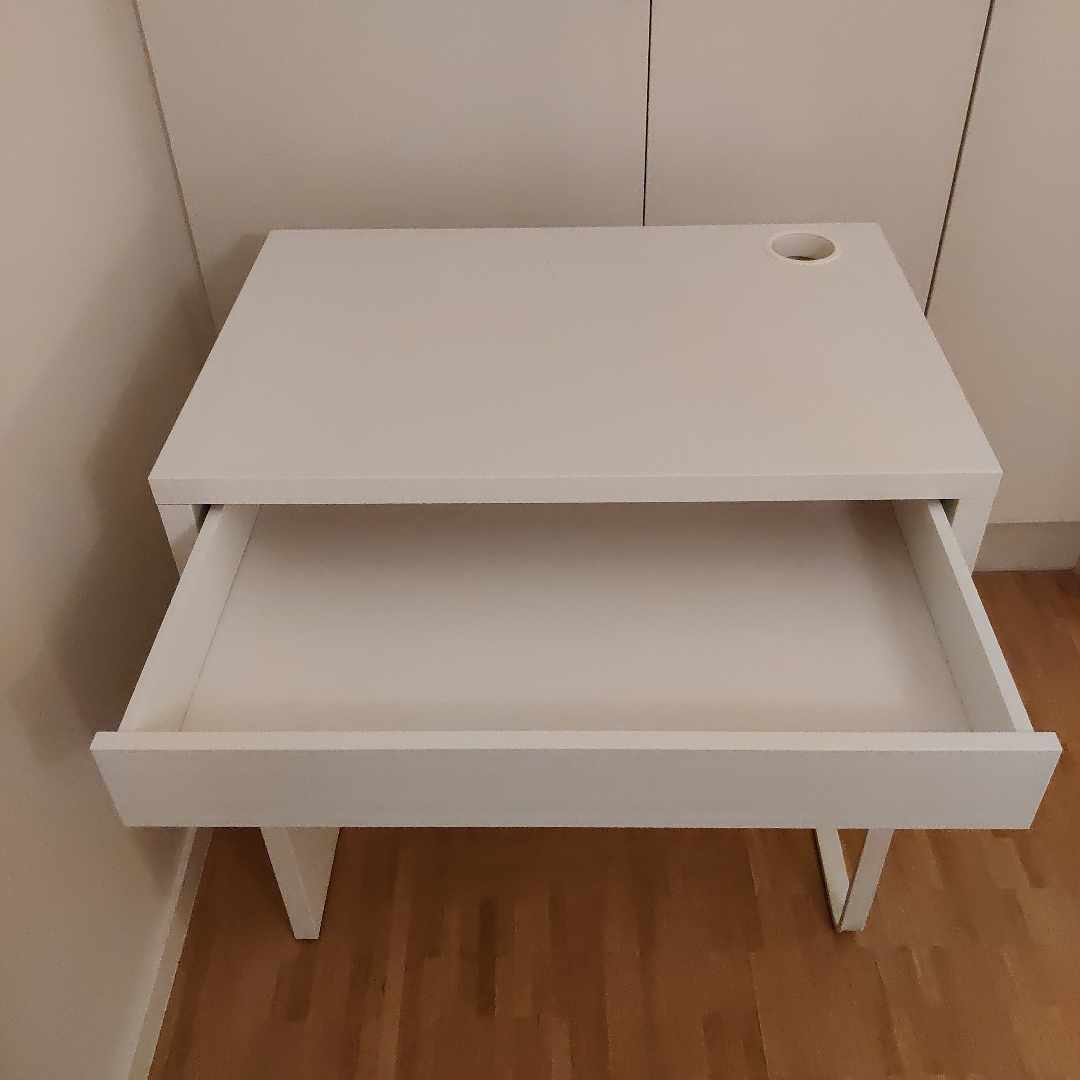 image of Skrivbord Micke från IKEA - Bromma