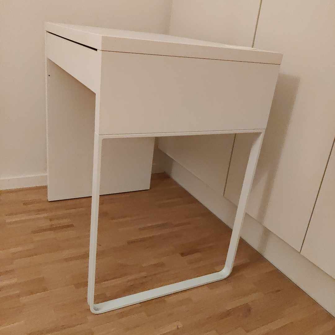 image of Skrivbord Micke från IKEA - Bromma