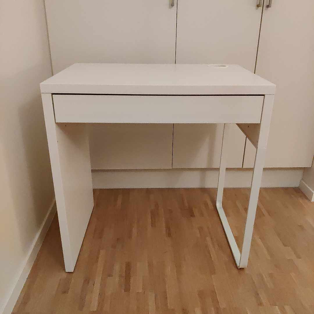 image of Skrivbord Micke från IKEA - Bromma