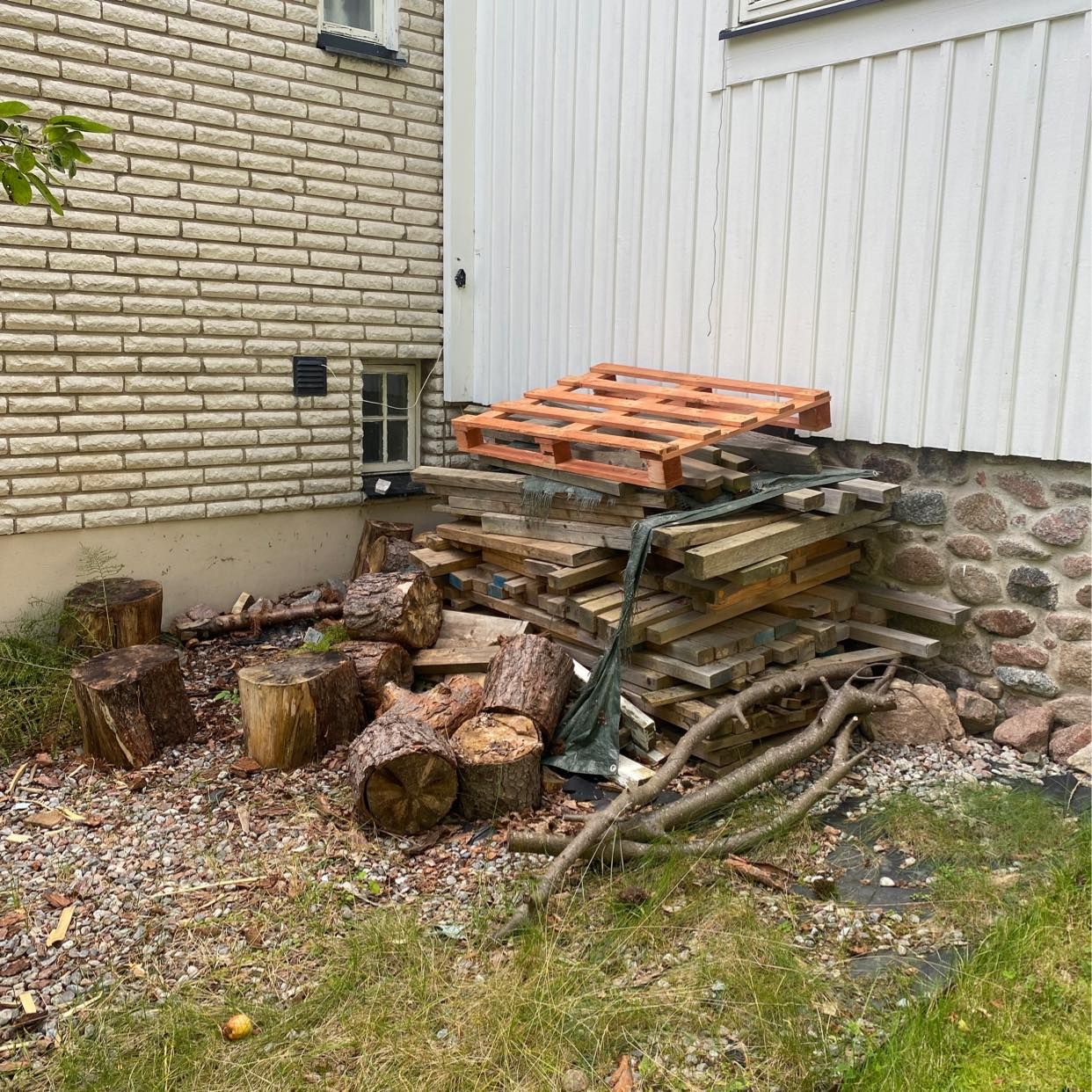image of Hämta och kasta på tippen - Sollentuna