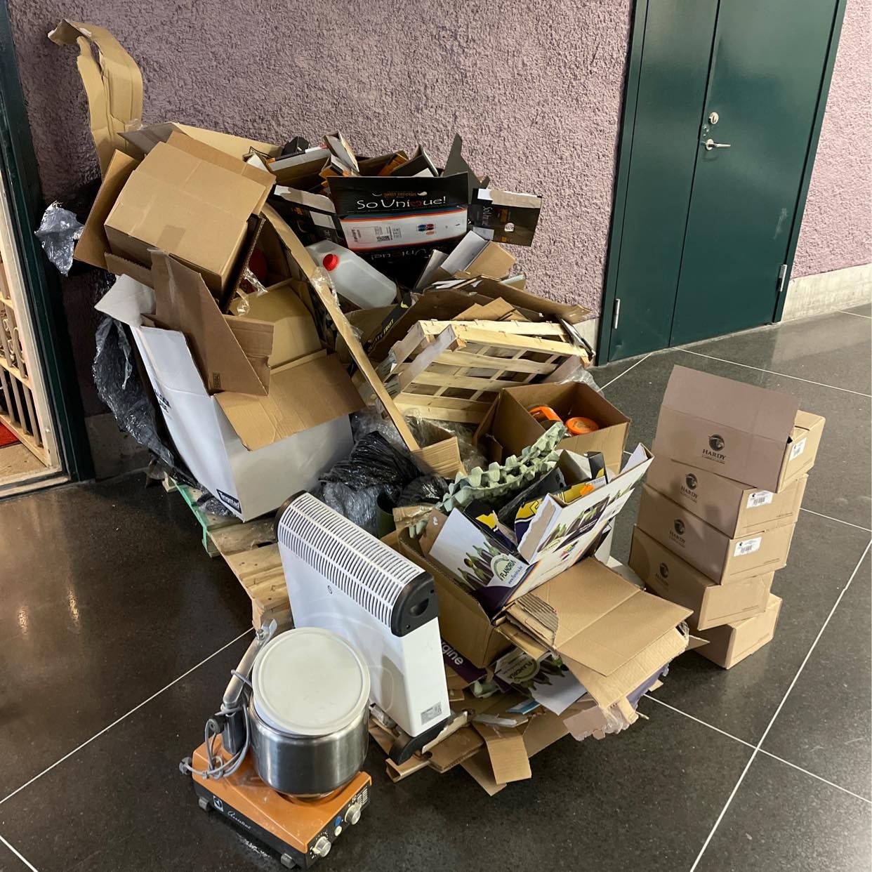 image of Cardboards, Wood pallet, - Stockholm