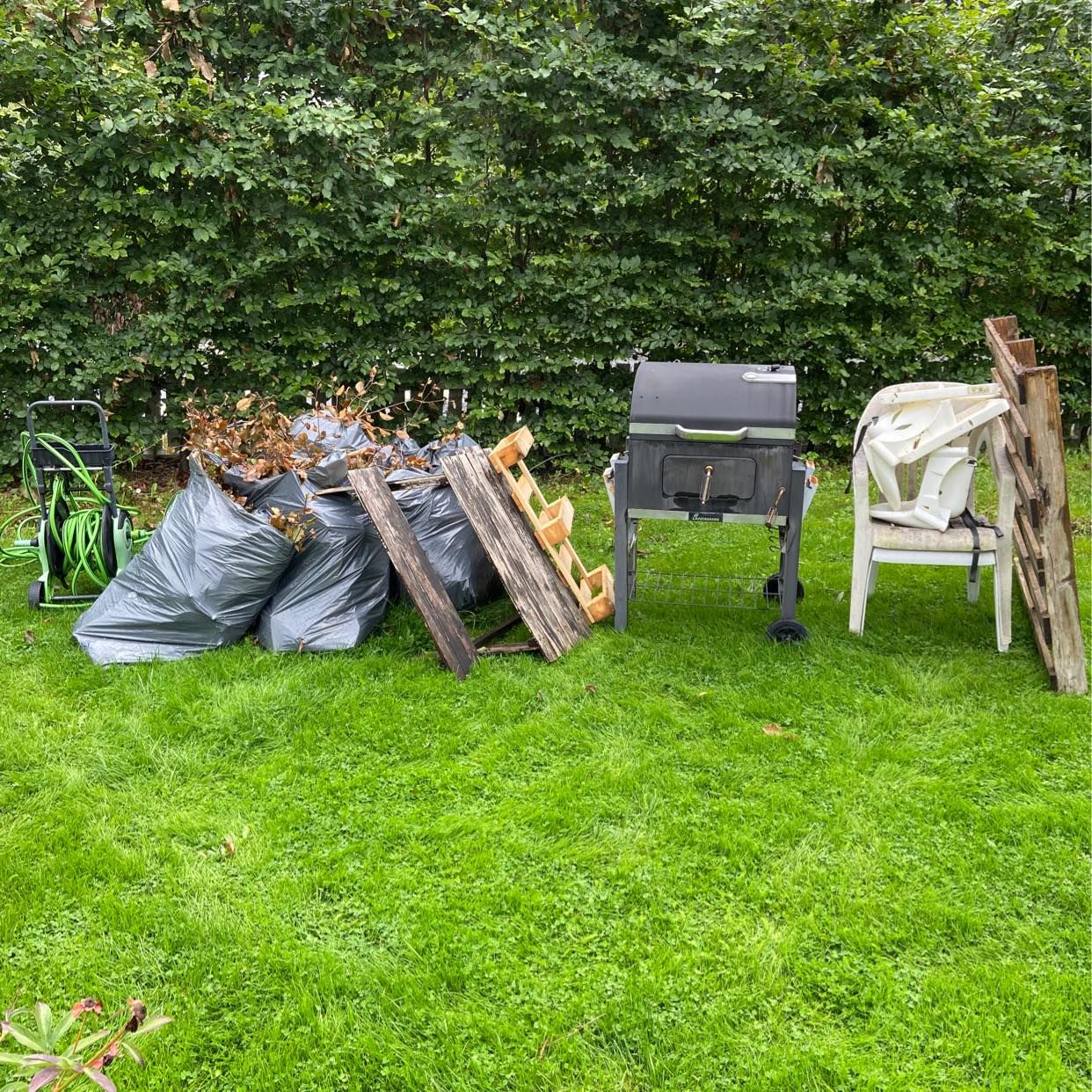 image of Diverse skräp från tomten - Täby
