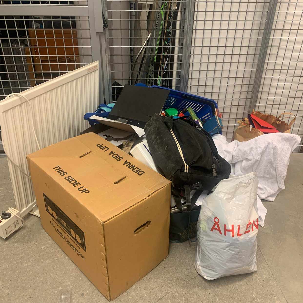 image of Slänga diverse skräp - Stockholm