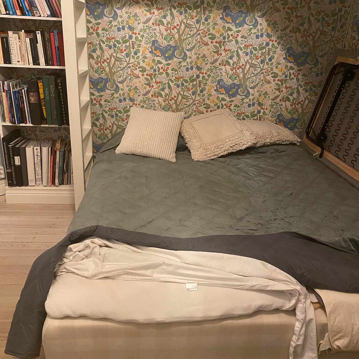 image of Två resårsängar 90*200 - 