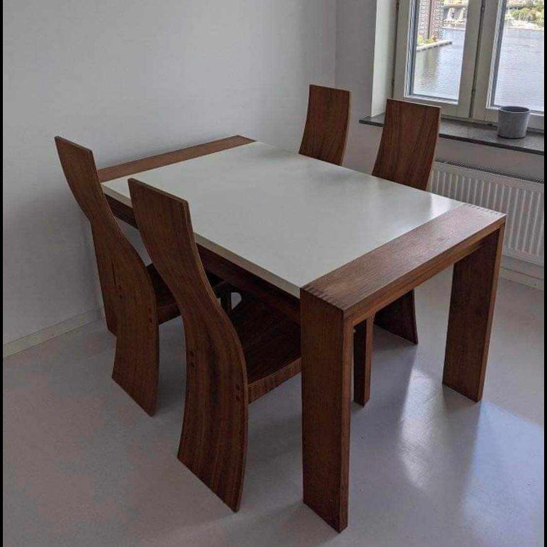 image of Matbord med fyra stolar - 