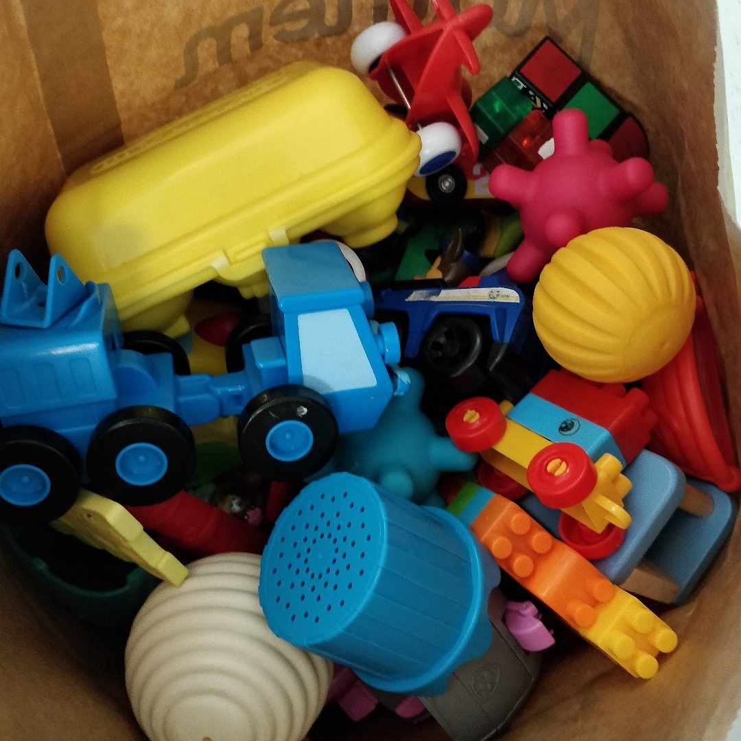 image of 4 bags of baby/kids toys - Solna