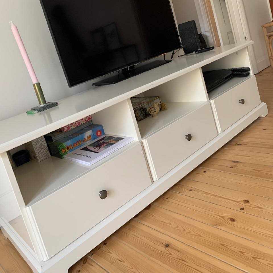 image of Tv-bänk bra skick skänkes - Stockholm