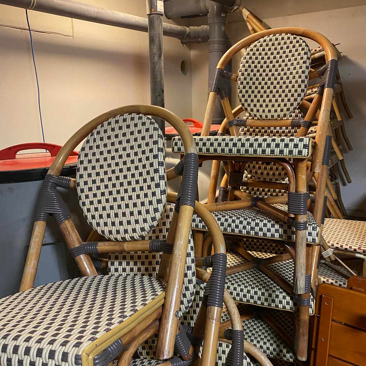 image of 15 stolar & 4 bord - 