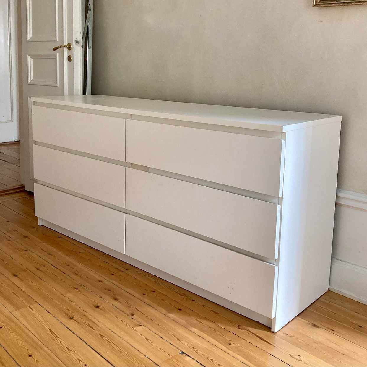 image of Skänkes stolar o byråer - 