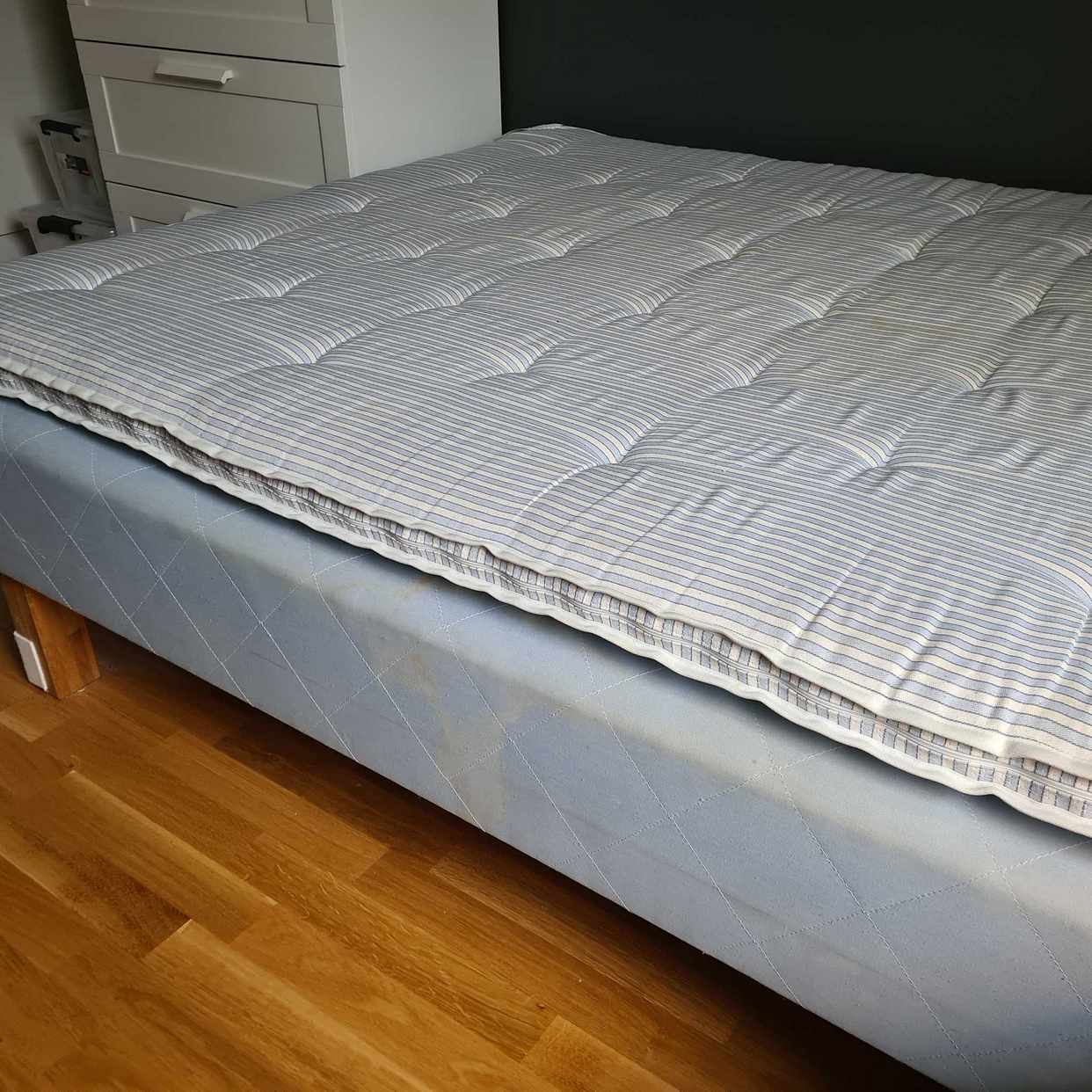image of 140 cm säng + bäddmadrass - Täby