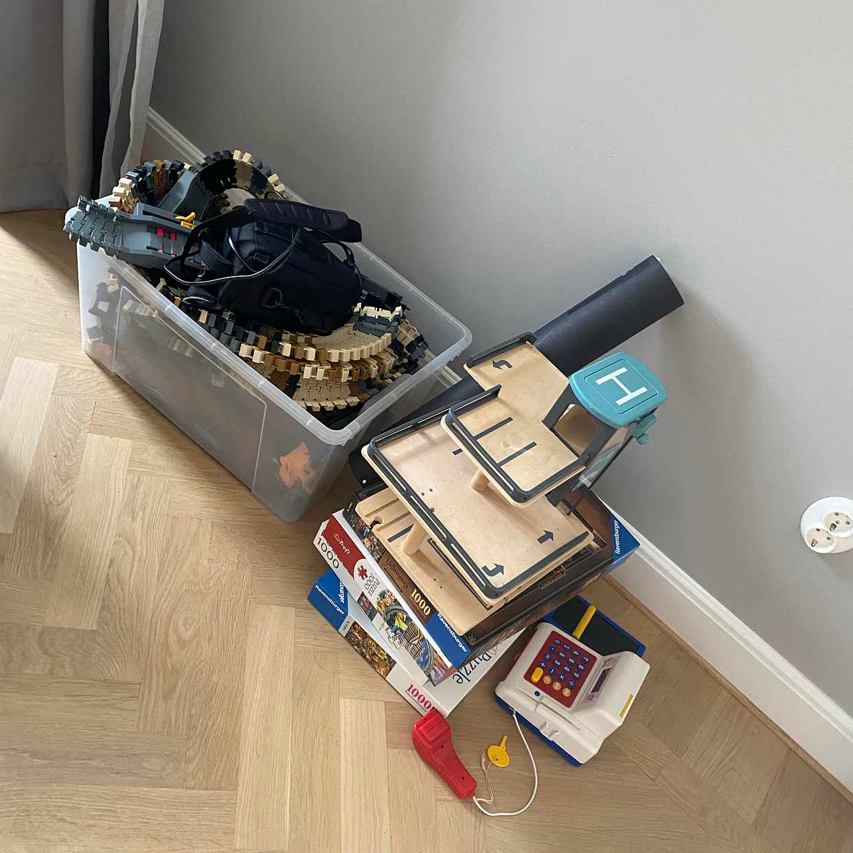 image of Koffert/leksaker/satsbord - Göteborg