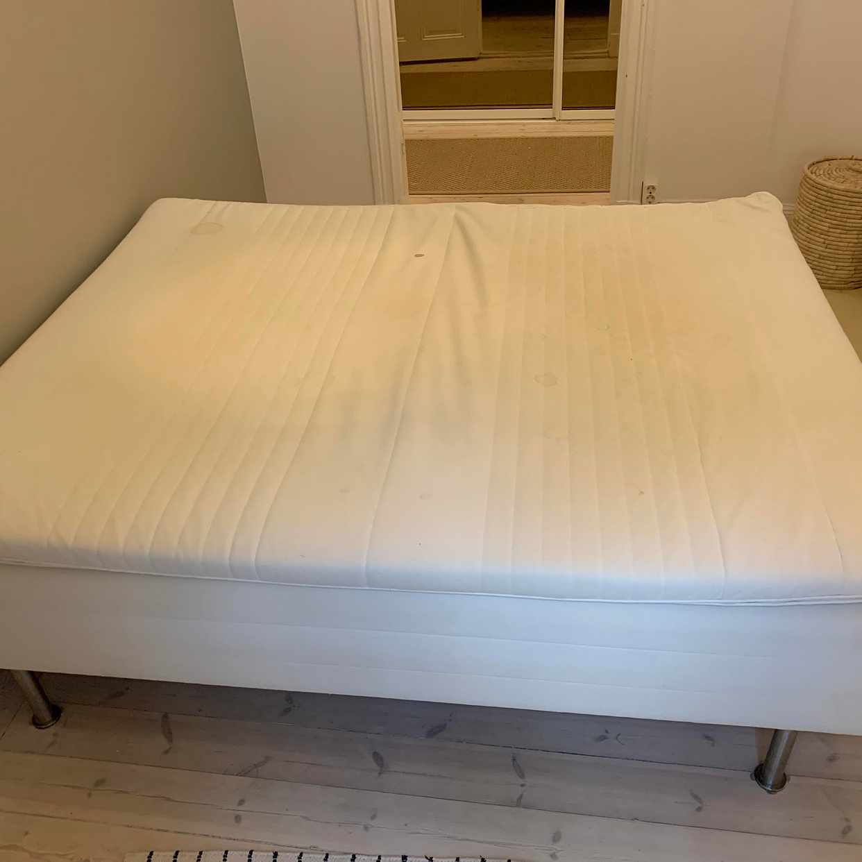 image of Upphämtning av 160cm säng - Stockholm