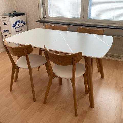 image of Hämta bord och stolar - 