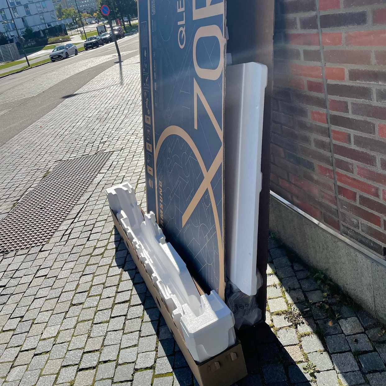 image of Kartong från 70” TV - Sundbyberg