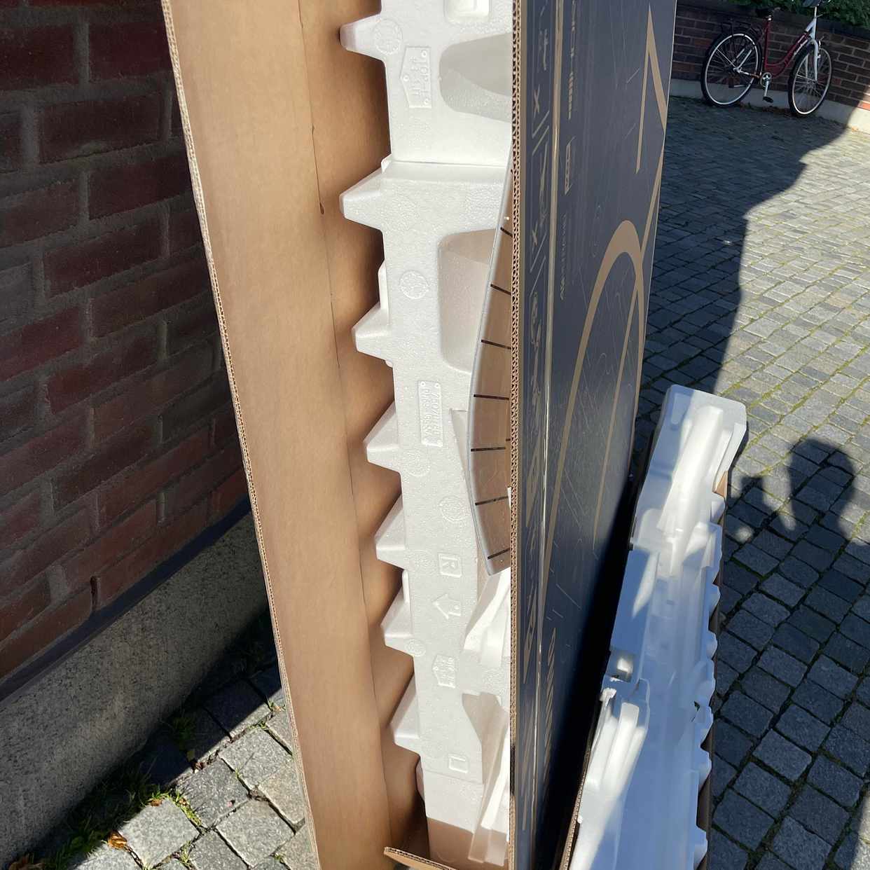 image of Kartong från 70” TV - Sundbyberg