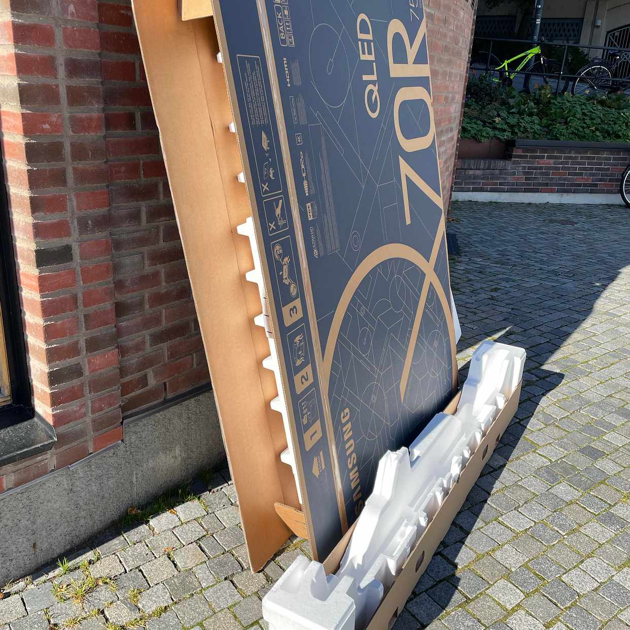 image of Kartong från 70” TV - Sundbyberg