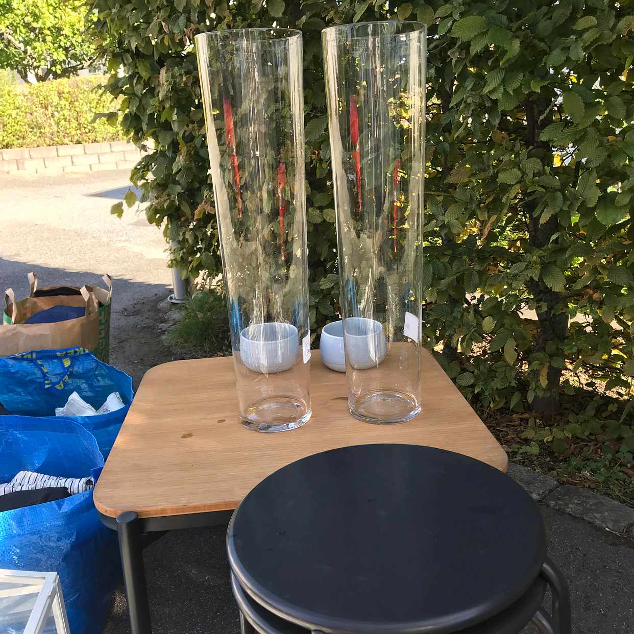 image of Bord, pallar, kläder mm - Upplands Väsby