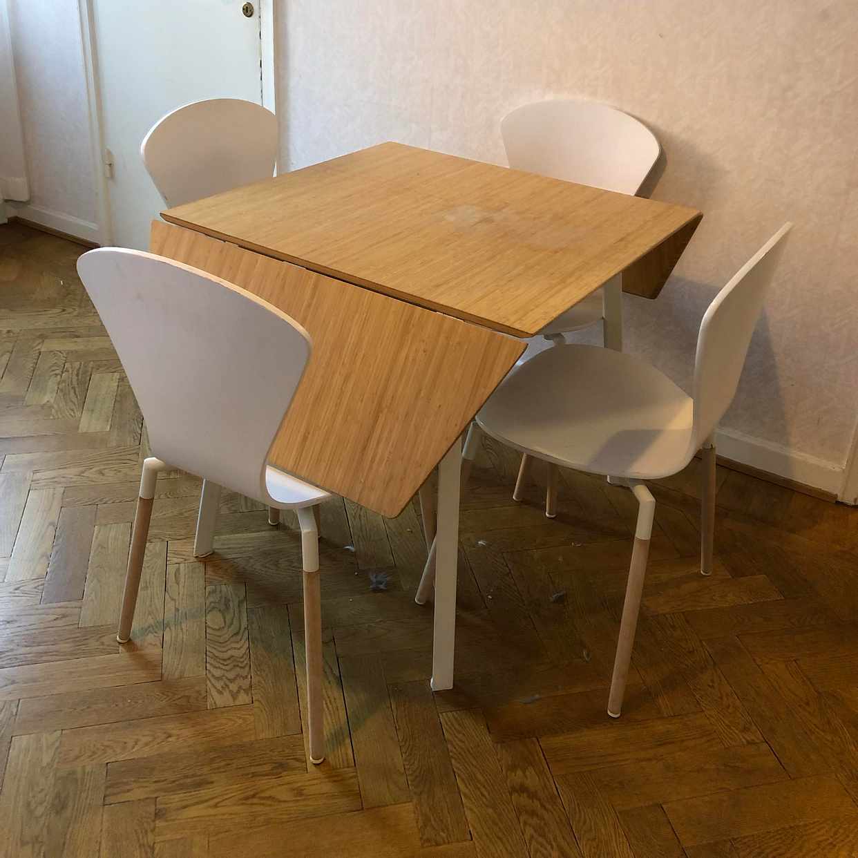 image of Bord & stolar bortskänkes - Stockholm