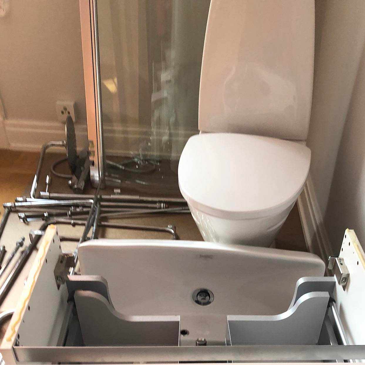 image of Door, toilet and waste - Stockholm
