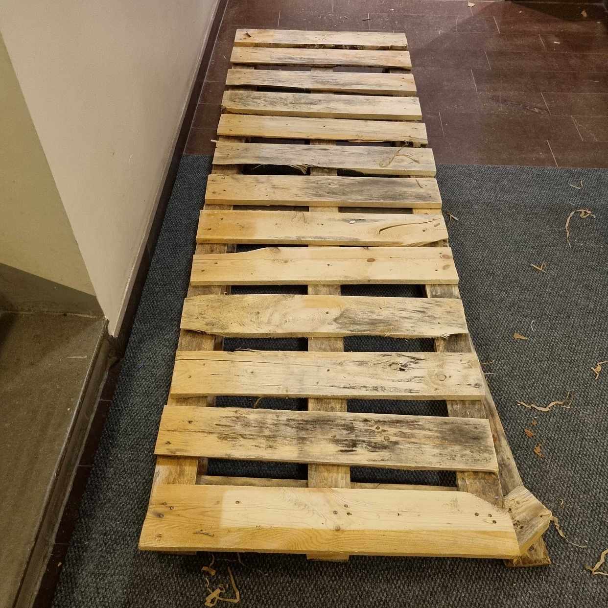 image of Pallet throw away - Stockholm