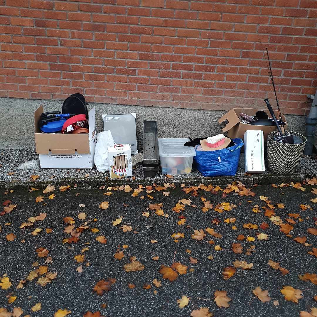 image of Loppis bortskänkes - Farsta