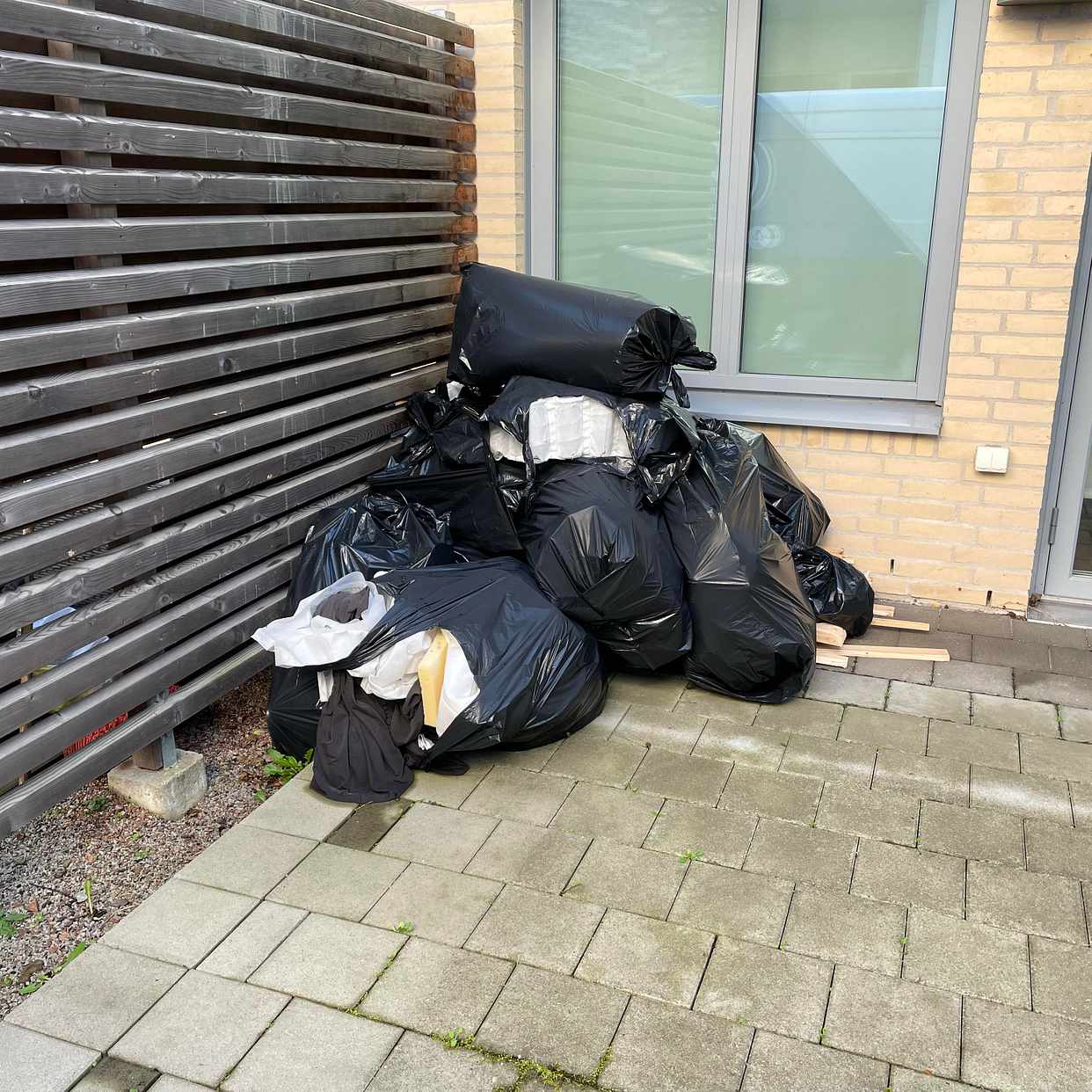 image of Säng isärplockad - Malmö