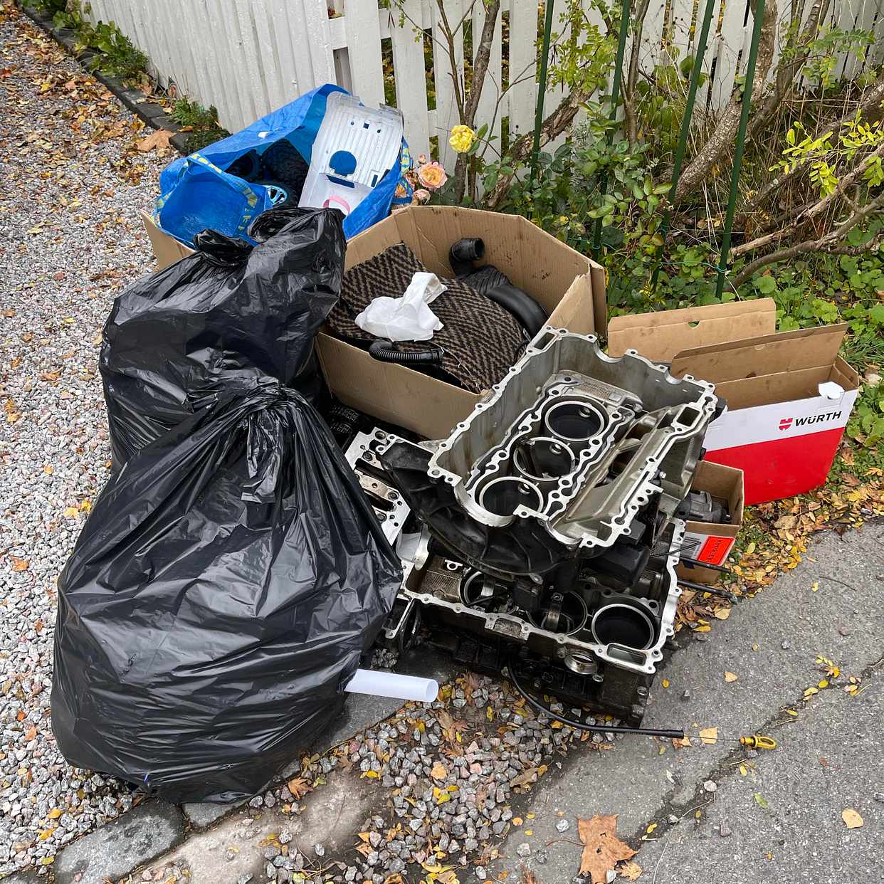 image of Säckar m plast samt metal - Danderyd