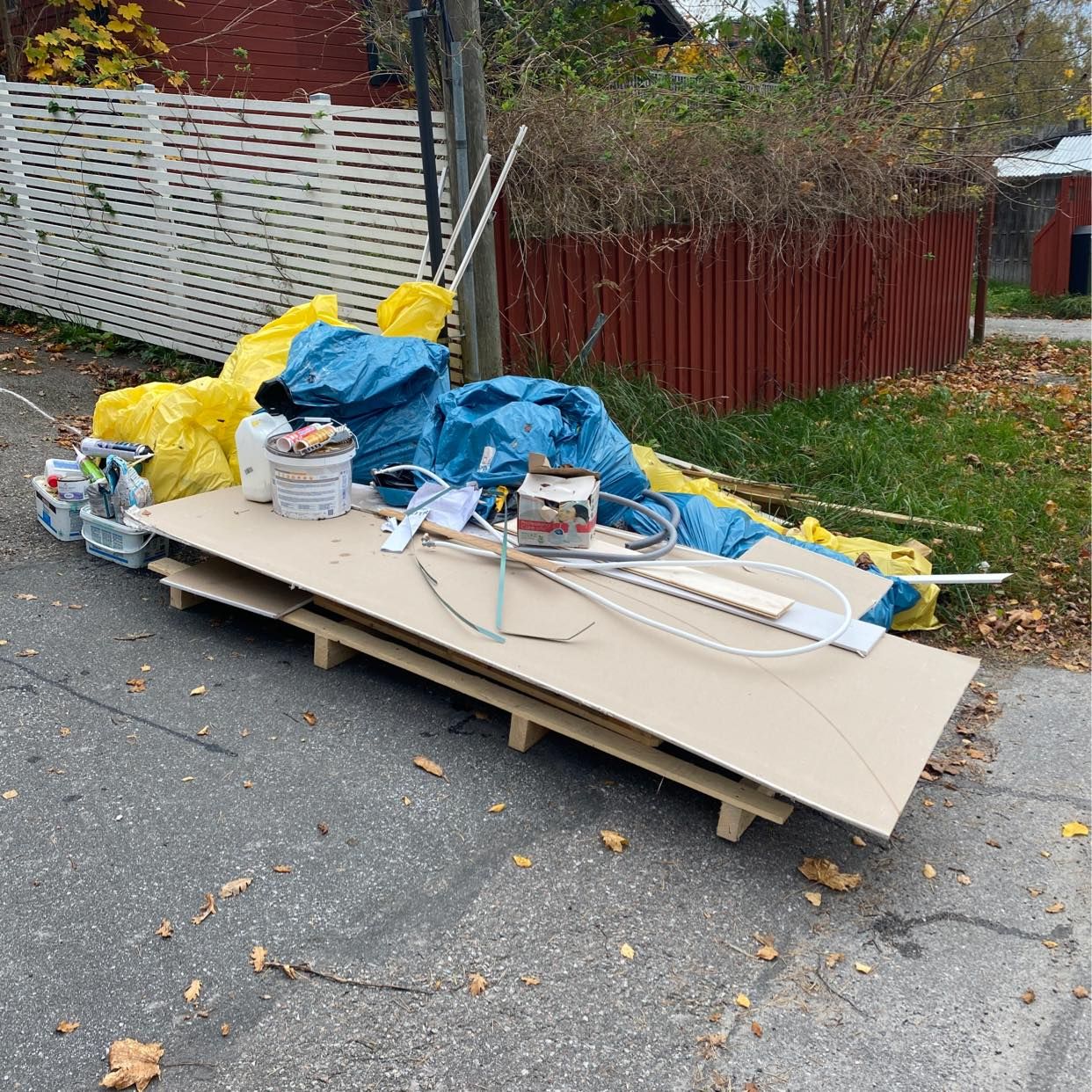 image of Skräp från renovering - Saltsjö-Boo