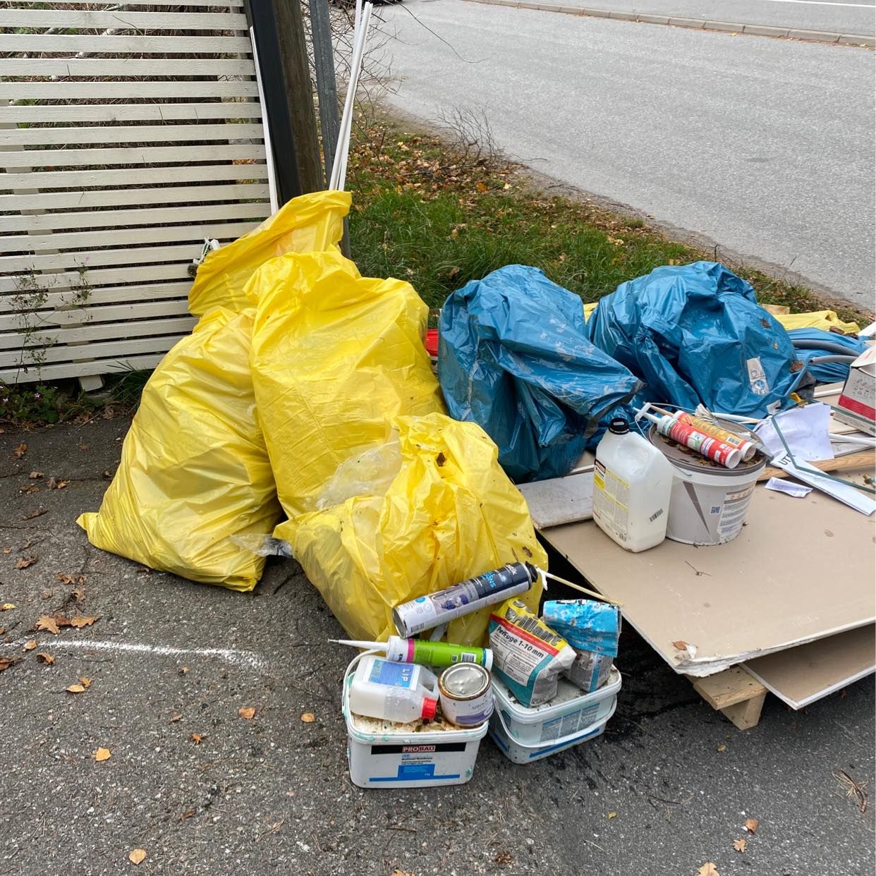 image of Skräp från renovering - Saltsjö-Boo