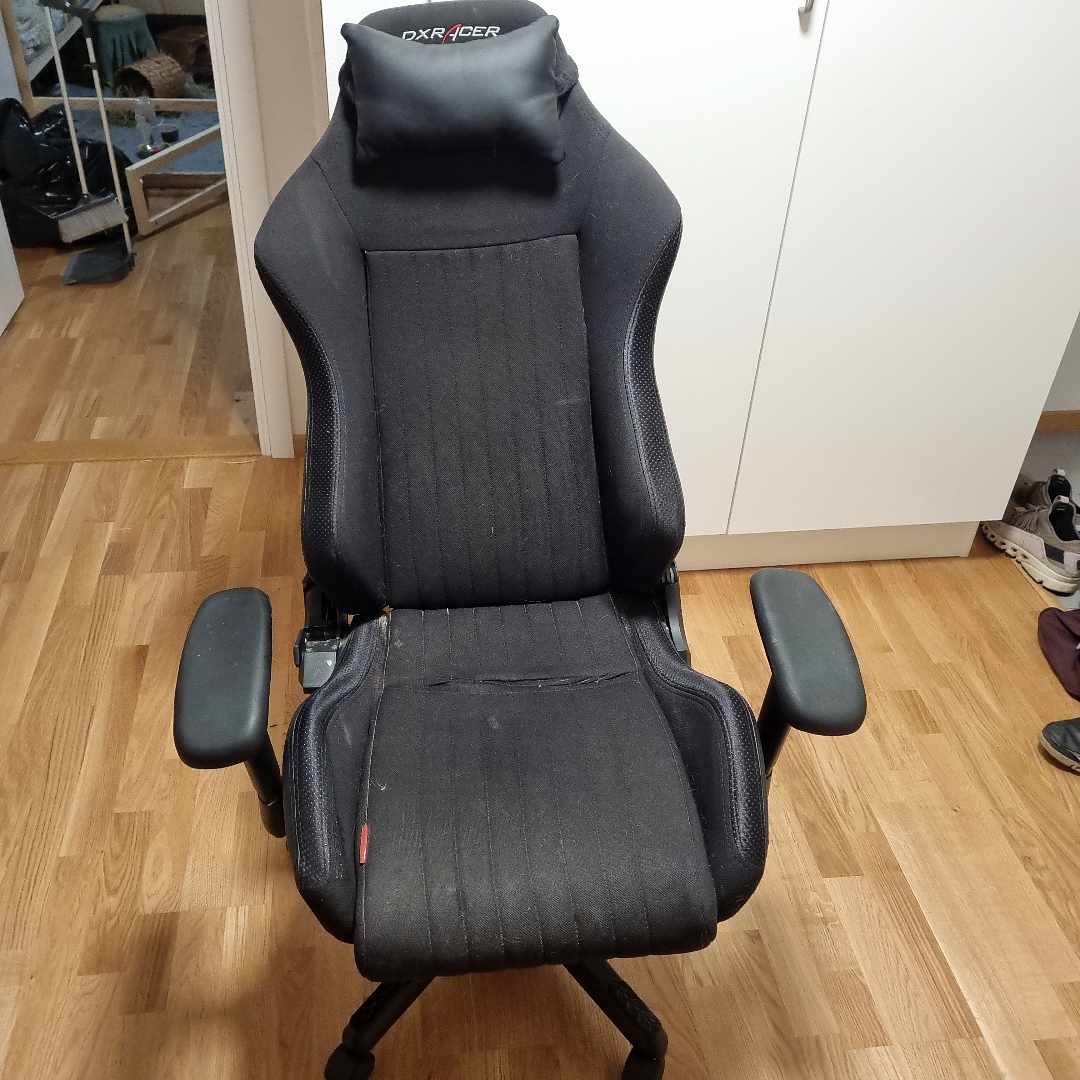 Broken gaming chair Goteborg Tiptapp