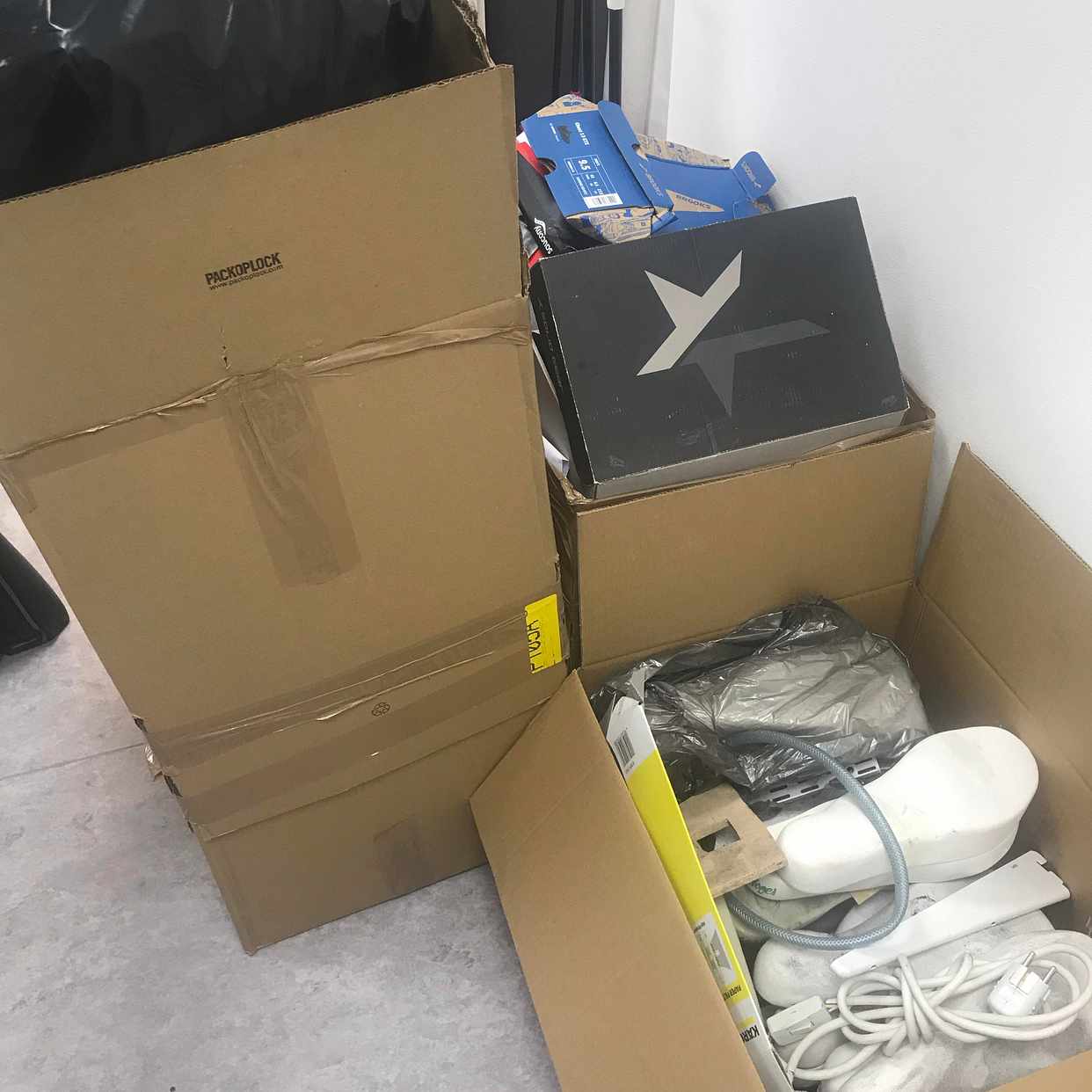 image of 3 kartonger med blandat - Solna