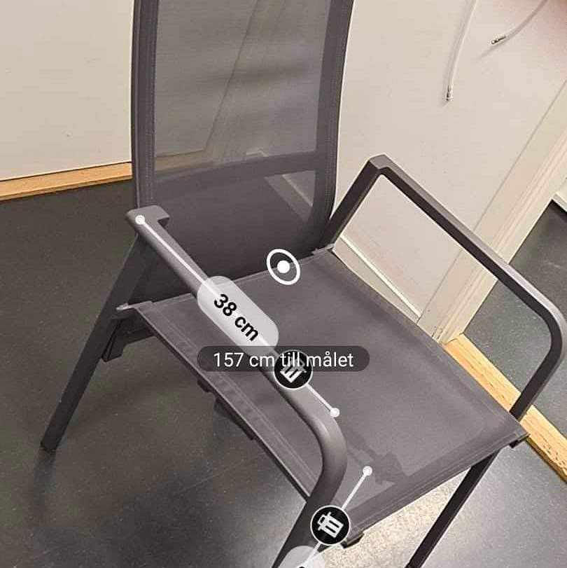 image of Hjälp att flytta en stol - 