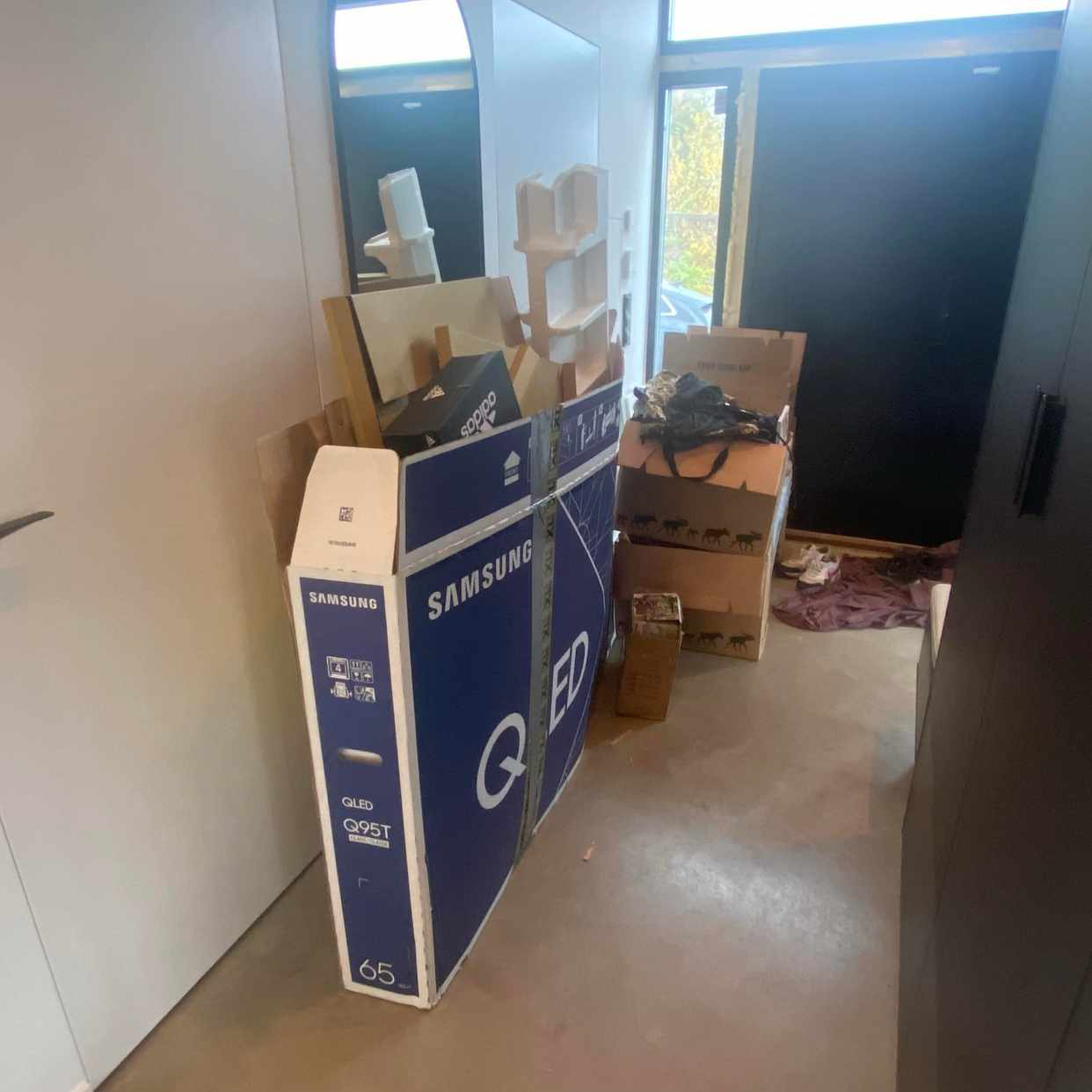 image of Skräp samt kläder - Spånga